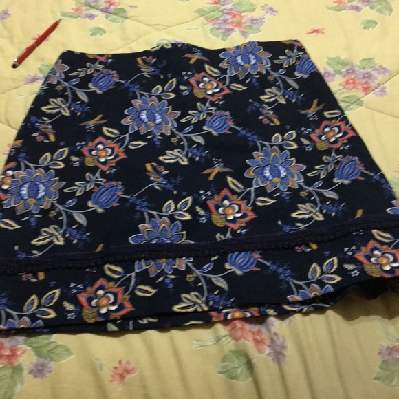 Navy floral skirt - Picture 1 of 3